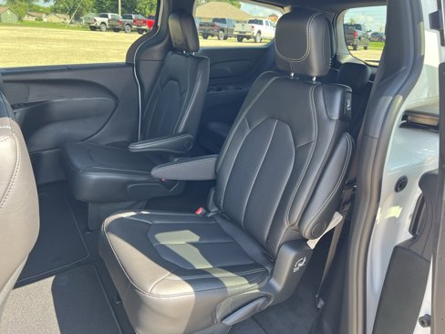 New 2026 Chrysler Pacifica Select image 21