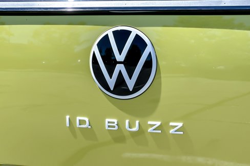 New 2025 Volkswagen ID. Buzz Pro S Plus image 24