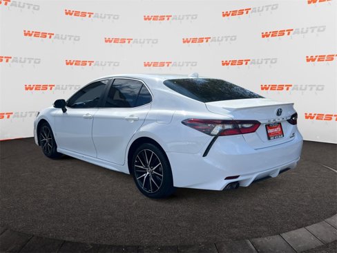 Used 2022 Toyota Camry SE image 3
