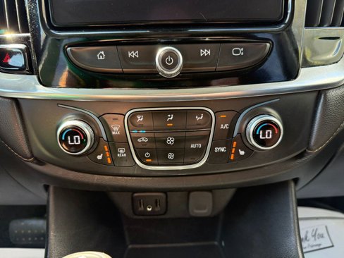 Used 2020 Chevrolet Traverse LT w/ Driver Confidence II Package image 28