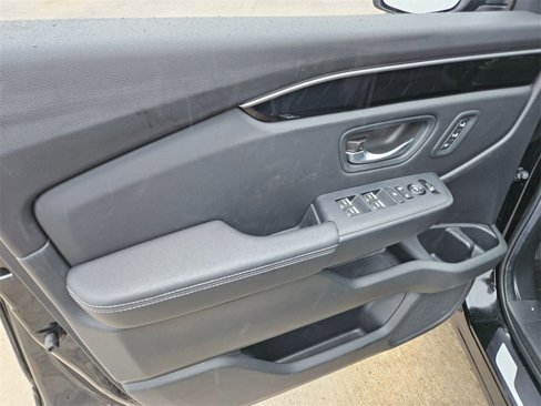 Used 2025 Honda Pilot EX-L image 14
