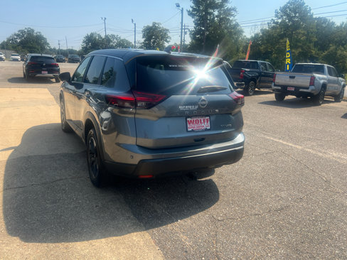 Used 2024 Nissan Rogue SV image 7