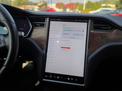 Used 2020 Tesla Model S Long Range Plus image 24