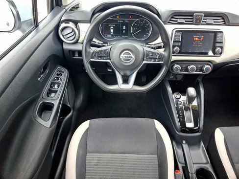 Used 2021 Nissan Versa SV image 14