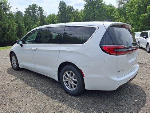 New 2026 Chrysler Pacifica Select image 3