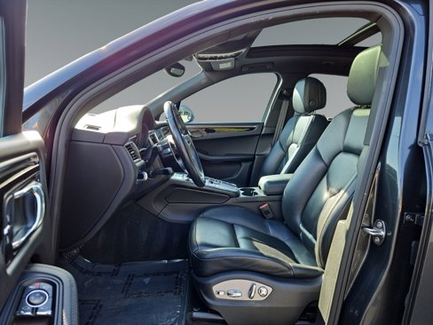 Used 2018 Porsche Macan S image 9