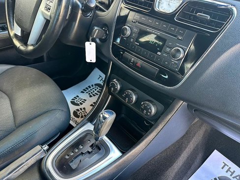 Used 2012 Chrysler 200 Touring image 21