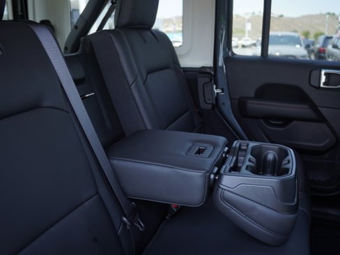 New 2025 Jeep Wrangler Unlimited Rubicon image 31