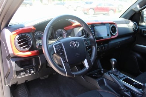 Used 2017 Toyota Tacoma TRD Off-Road image 13