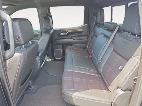 Used 2022 Chevrolet Silverado 1500 High Country w/ Technology Package image 18