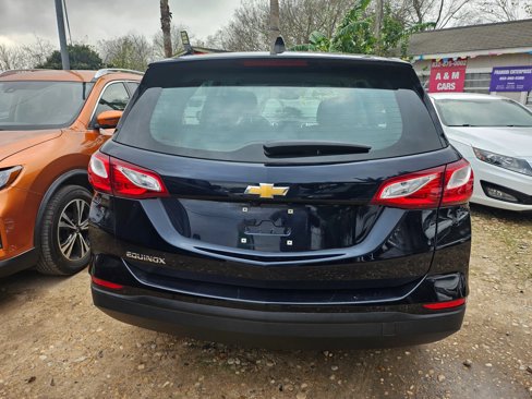 Used 2021 Chevrolet Equinox LS image 2