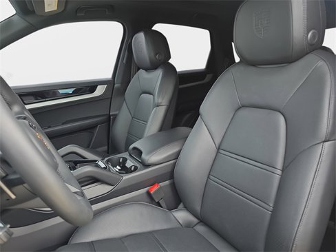 Used 2025 Porsche Cayenne image 15