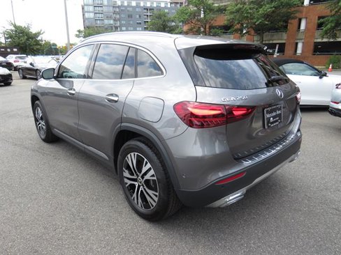 Used 2025 Mercedes-Benz GLA 250 4MATIC image 2