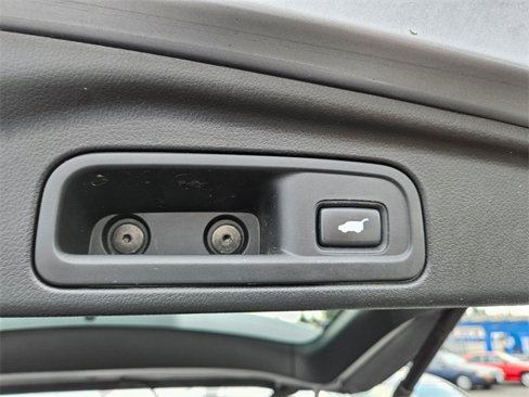 Used 2016 Honda Pilot Touring image 11