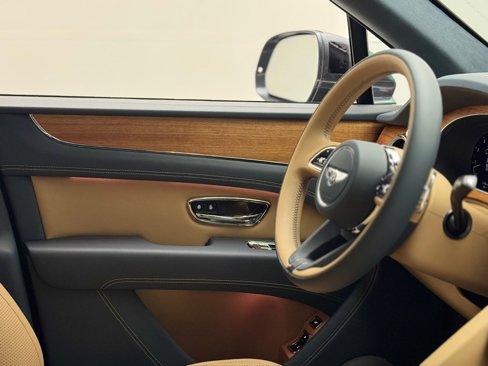 New 2024 Bentley Bentayga image 38
