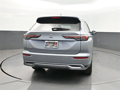 New 2025 Mitsubishi Outlander SE image 29