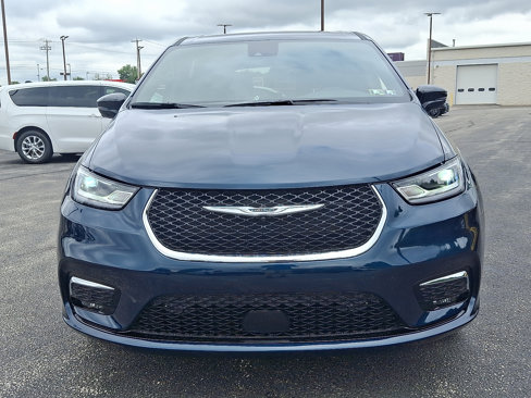 New 2025 Chrysler Pacifica Select image 3