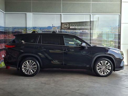 Used 2022 Toyota Highlander Platinum image 4