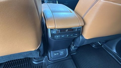 Used 2023 Toyota Highlander L image 26