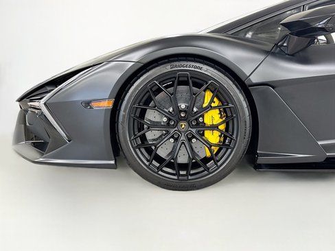 Used 2024 Lamborghini Revuelto image 32