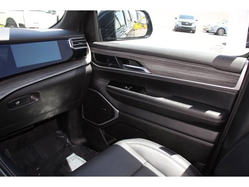 Used 2024 Jeep Wagoneer L Series III image 8