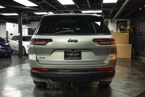 Used 2024 Jeep Grand Cherokee L Laredo image 6