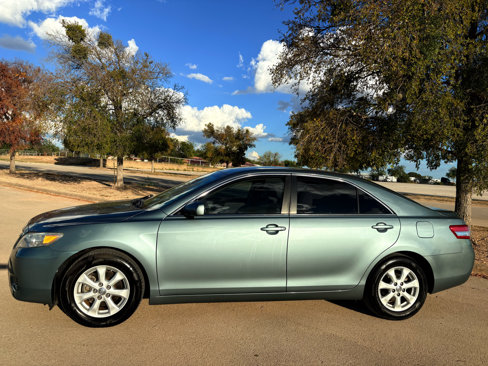 Used 2011 Toyota Camry LE image 5