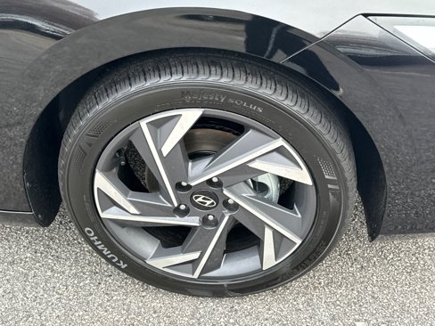 Certified 2025 Hyundai Elantra SEL image 12