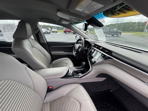 Used 2018 Toyota Camry image 20