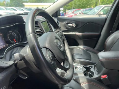 Used 2019 Jeep Cherokee Trailhawk w/ Comfort/Convenience Group image 12