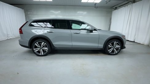 New 2026 Volvo V60 B5 Cross Country Plus w/ Climate Package image 9