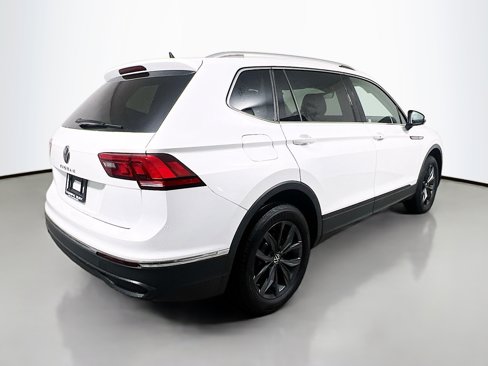 Used 2023 Volkswagen Tiguan SE image 4