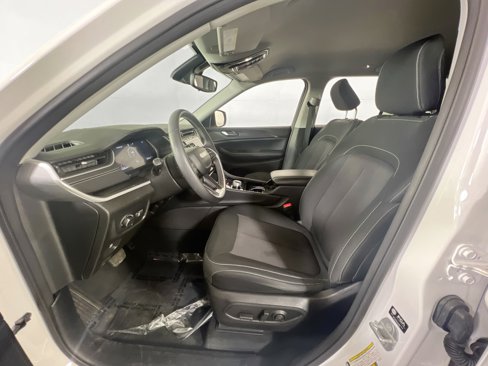Used 2023 Jeep Grand Cherokee Laredo w/ Luxury Tech Group I image 19