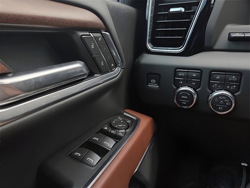 Used 2025 GMC Sierra 3500 Denali Ultimate image 16