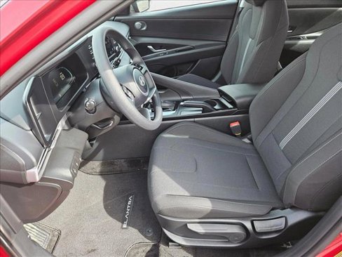 New 2025 Hyundai Elantra SE image 4