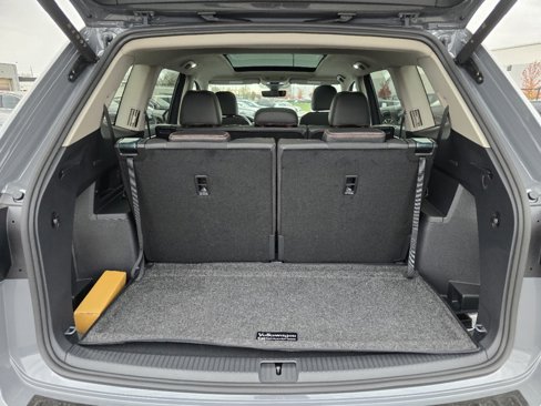 New 2025 Volkswagen Atlas Peak Edition SE image 11