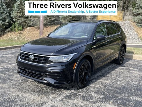 Certified 2022 Volkswagen Tiguan SE R-Line image 1
