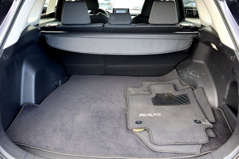 Used 2021 Toyota RAV4 XLE image 13