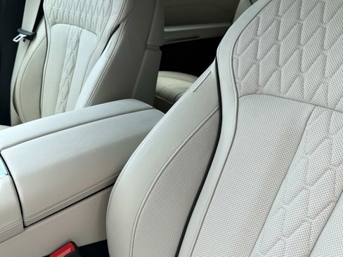 New 2026 BMW X7 M60i w/ Executive Package image 21