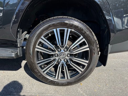 Used 2023 Lexus LX 600 4WD w/ Luxury Package image 28