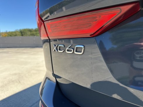 Certified 2025 Volvo XC60 B5 Plus w/ Climate Package image 37
