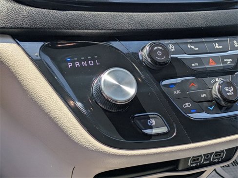 Used 2024 Chrysler Pacifica Touring-L image 21