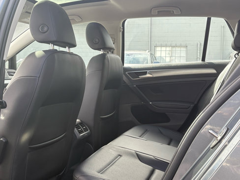 Used 2017 Volkswagen Golf Wolfsburg Edition image 29