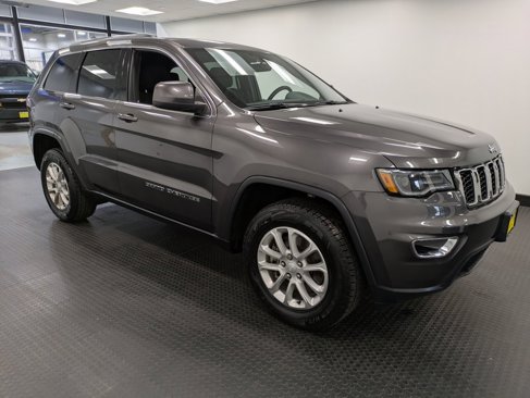 Used 2021 Jeep Grand Cherokee Laredo image 3