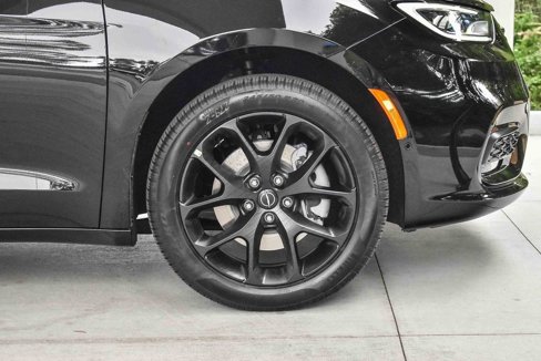 New 2026 Chrysler Pacifica Limited w/ S Appearance Package image 10