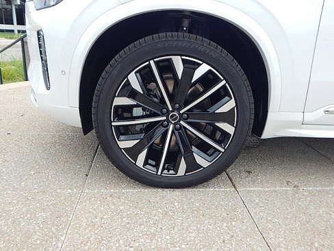 New 2026 Volvo XC90 B6 Plus w/ Protection Package Premier image 12