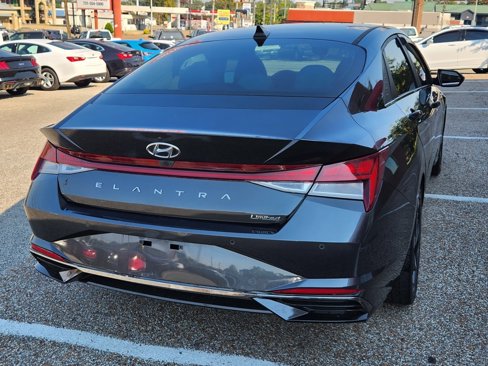 Used 2021 Hyundai Elantra Limited w/ Cargo Package image 8