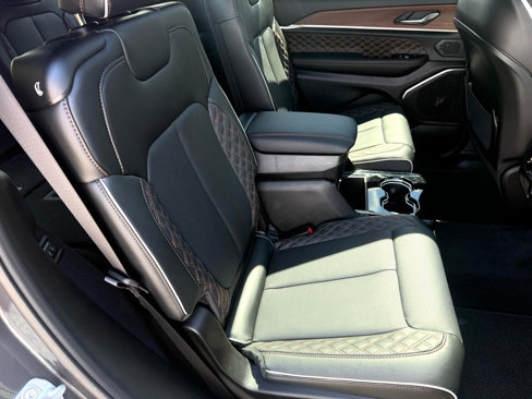 Used 2024 Jeep Grand Cherokee L Summit w/ High Altitude Package image 15