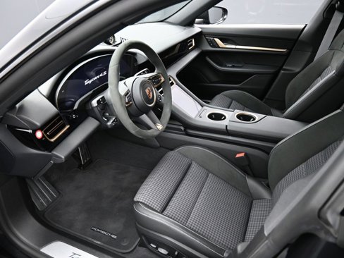 New 2025 Porsche Taycan 4S image 4