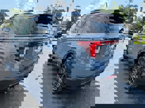 Used 2025 Ford Explorer ST image 5